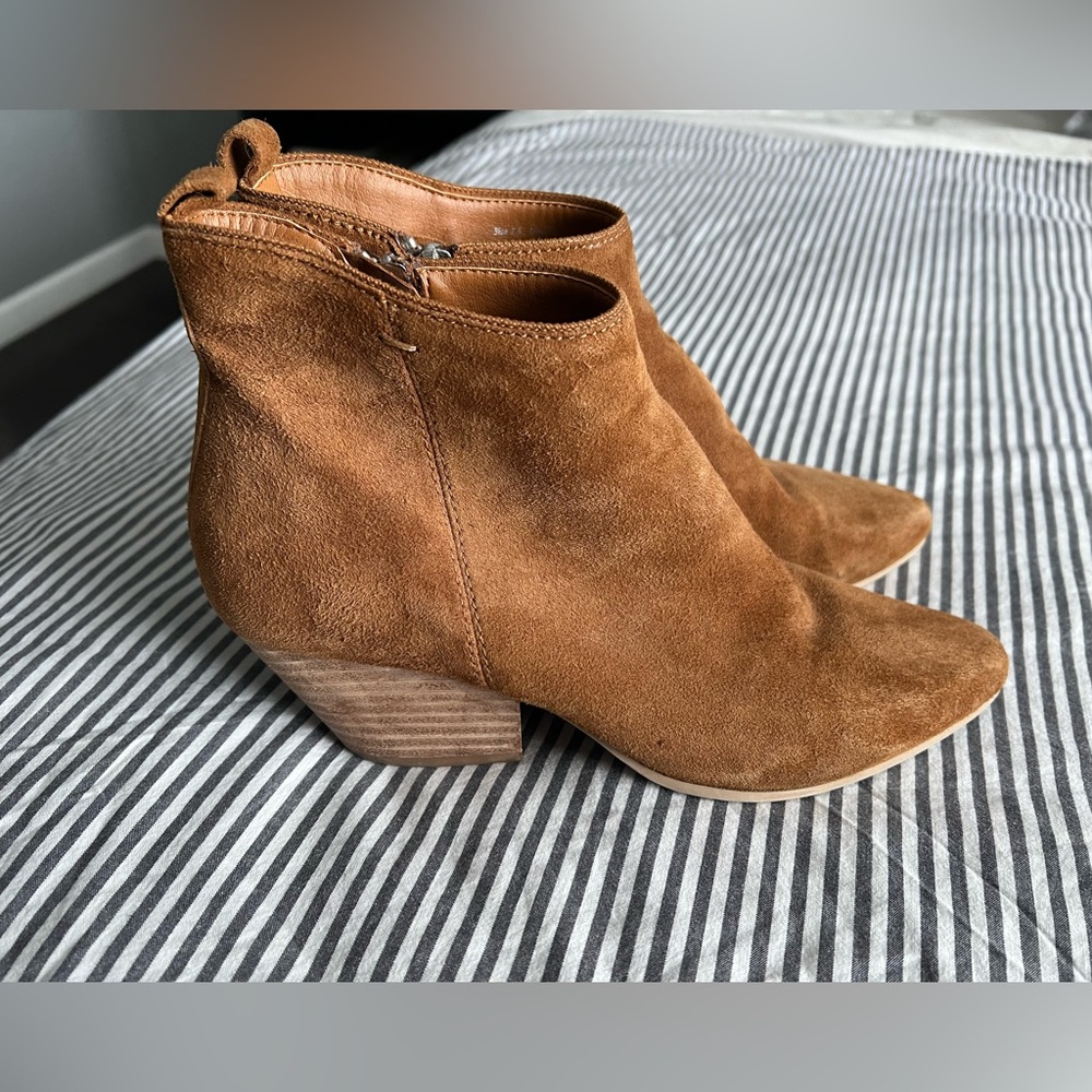 Dolce Vita Women's Tan Suede Ankle Boots
